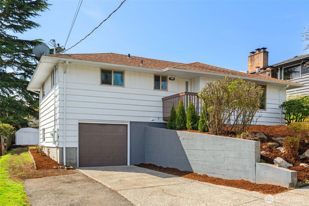 Photo of 3111 SW 104th St, Seattle, WA 98146 (MLS # 2368740)
