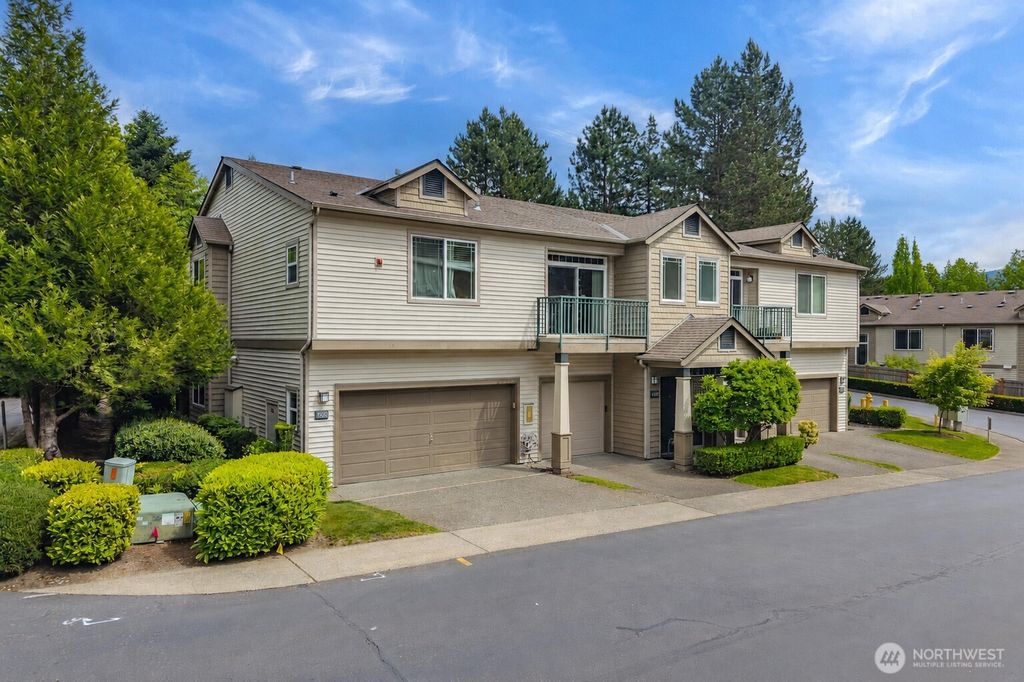 Photo of 4450 248th Lane SE, Sammamish, WA 98029 (MLS # 2527398)