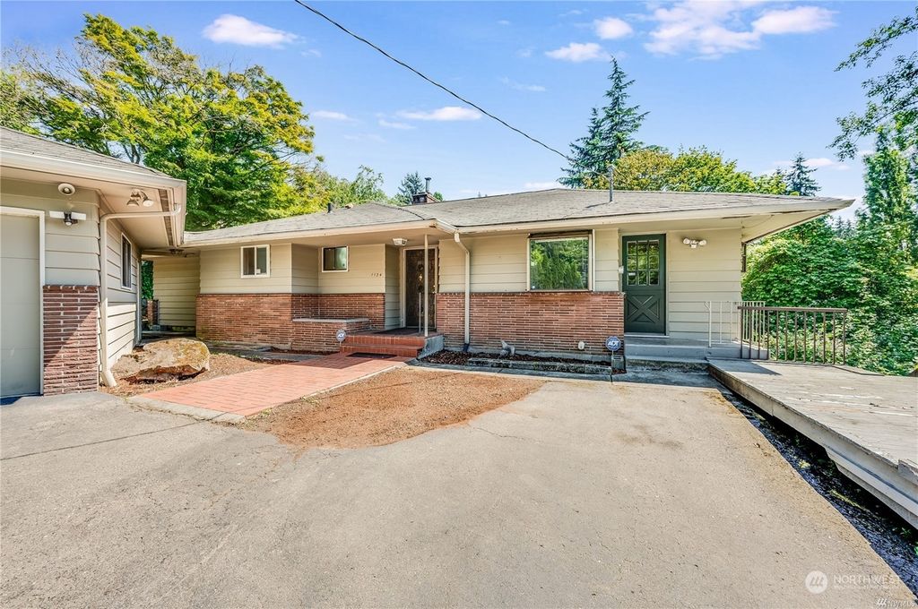 Photo of 1134 SE Bellevue Way, Bellevue, WA 98004 (MLS # 2207918)