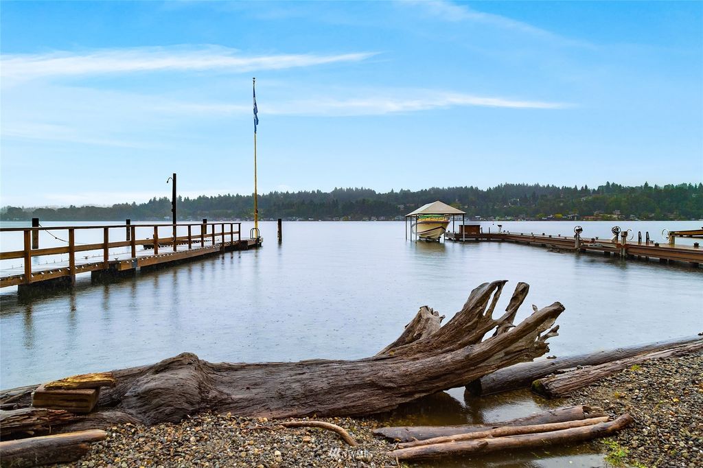 Photo of 9445 SE 52nd Street, Mercer Island, WA 98040 (MLS # 1950173)