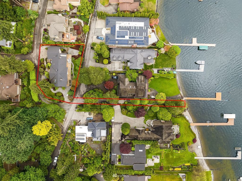 Photo of 9445 SE 52nd Street, Mercer Island, WA 98040 (MLS # 1950173)