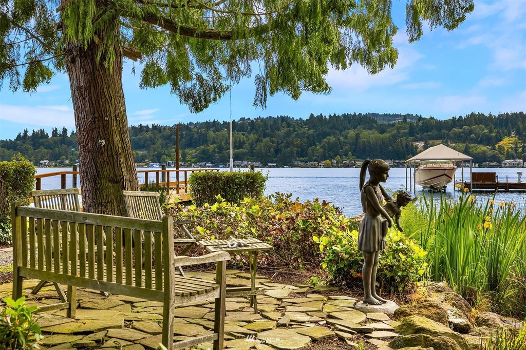 Photo of 9445 SE 52nd Street, Mercer Island, WA 98040 (MLS # 1950173)