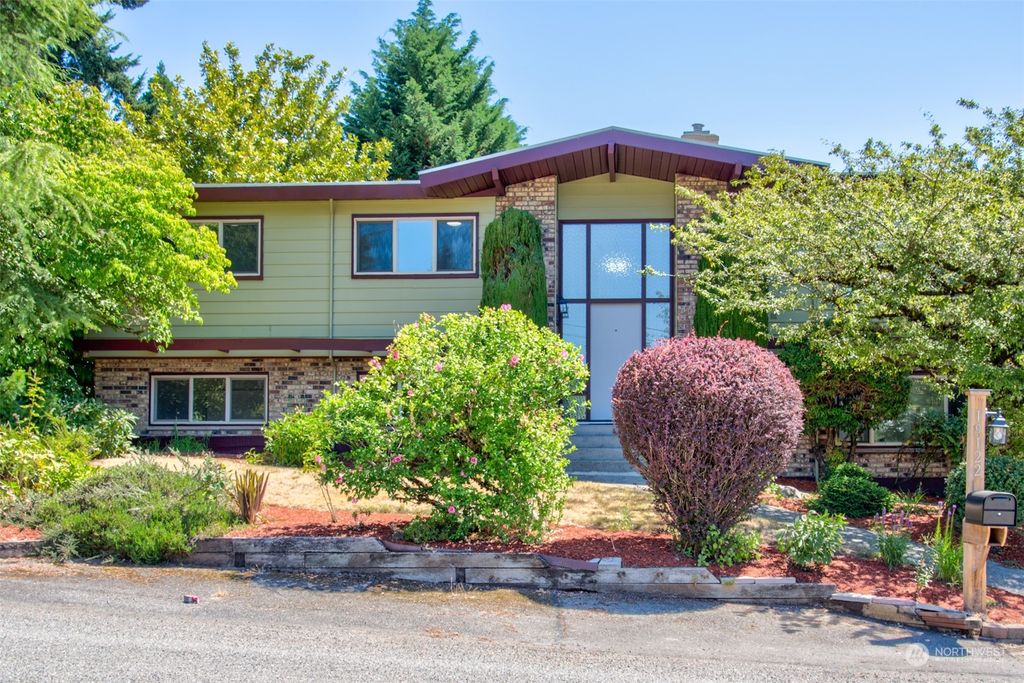 Photo of 19122 36th Avenue S, SeaTac, WA 98188 (MLS # 2141661)