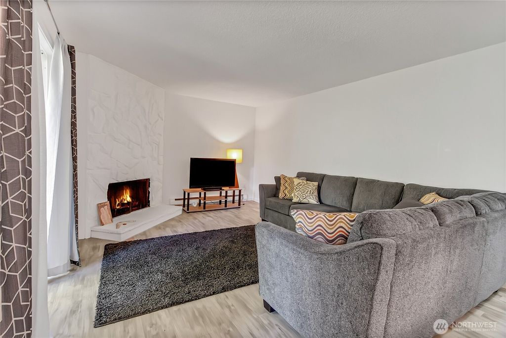 Photo of 419 S 325th Place #T-7, Federal Way, WA 98003 (MLS # 2435948)