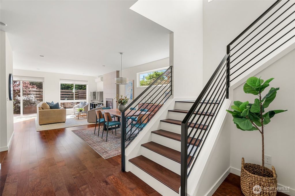 Photo of 428 27th Avenue E, Seattle, WA 98112 (MLS # 2362730)