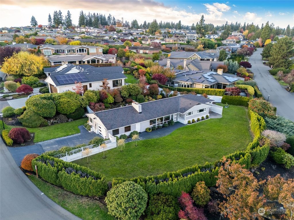 Photo of 9850 Belfair Road, Bellevue, WA 98004 (MLS # 2318940)