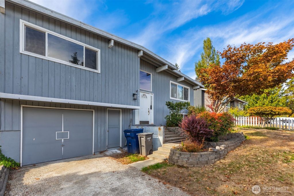 Photo of 31451 12th Avenue SW, Federal Way, WA 98023 (MLS # 2444928)