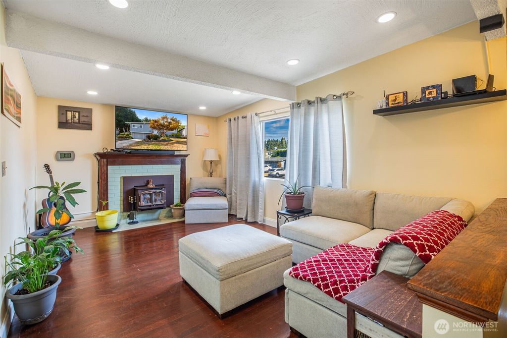 Photo of 31451 12th Avenue SW, Federal Way, WA 98023 (MLS # 2444928)