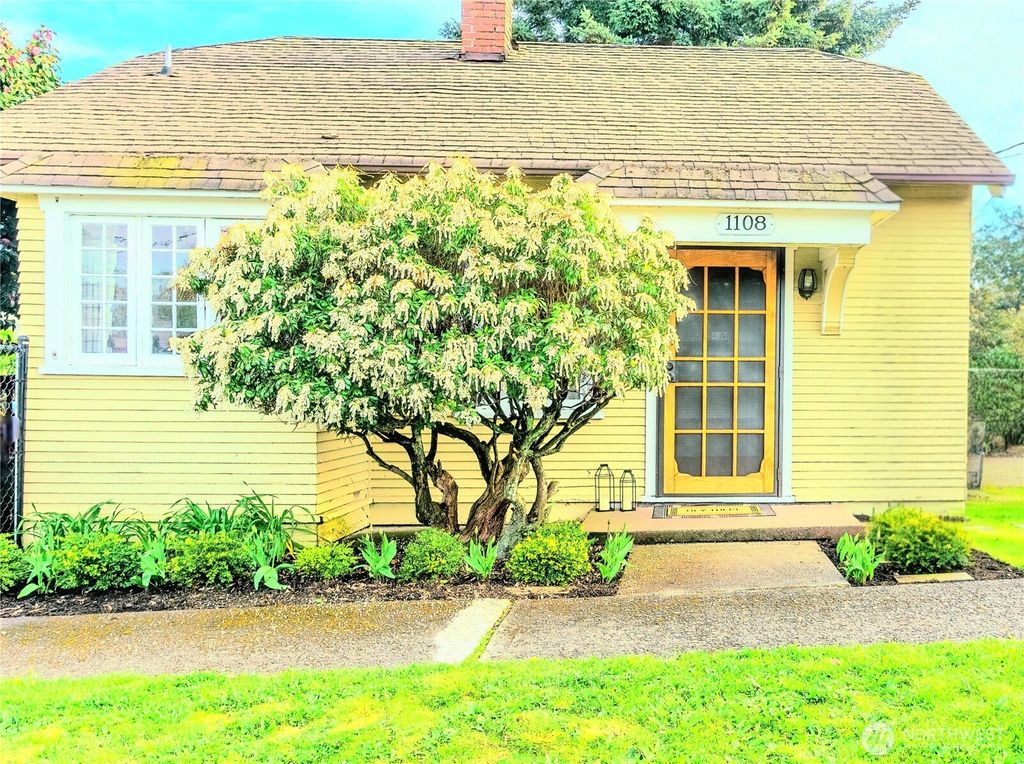 Photo of 1108 S 43rd Street, Tacoma, WA 98418 (MLS # 2506456)