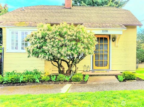 Photo of 1108 S 43rd Street, Tacoma, WA 98418 (MLS # 2506456)