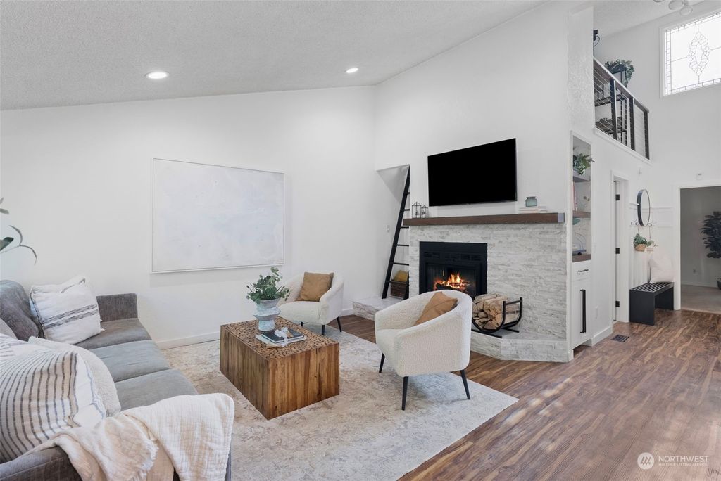 Photo of 4251 155th Place SE #5-2, Bellevue, WA 98006 (MLS # 2289959)