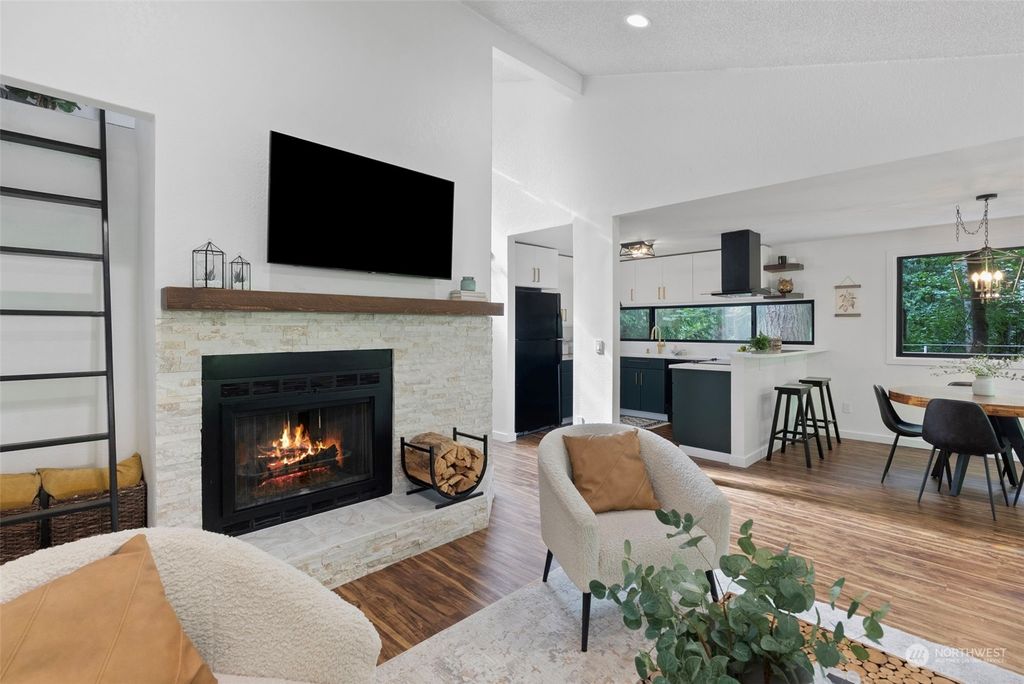 Photo of 4251 155th Place SE #5-2, Bellevue, WA 98006 (MLS # 2289959)