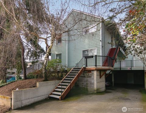 Photo of 9741 Woodlawn Avenue N, Seattle, WA 98103 (MLS # 2487162)