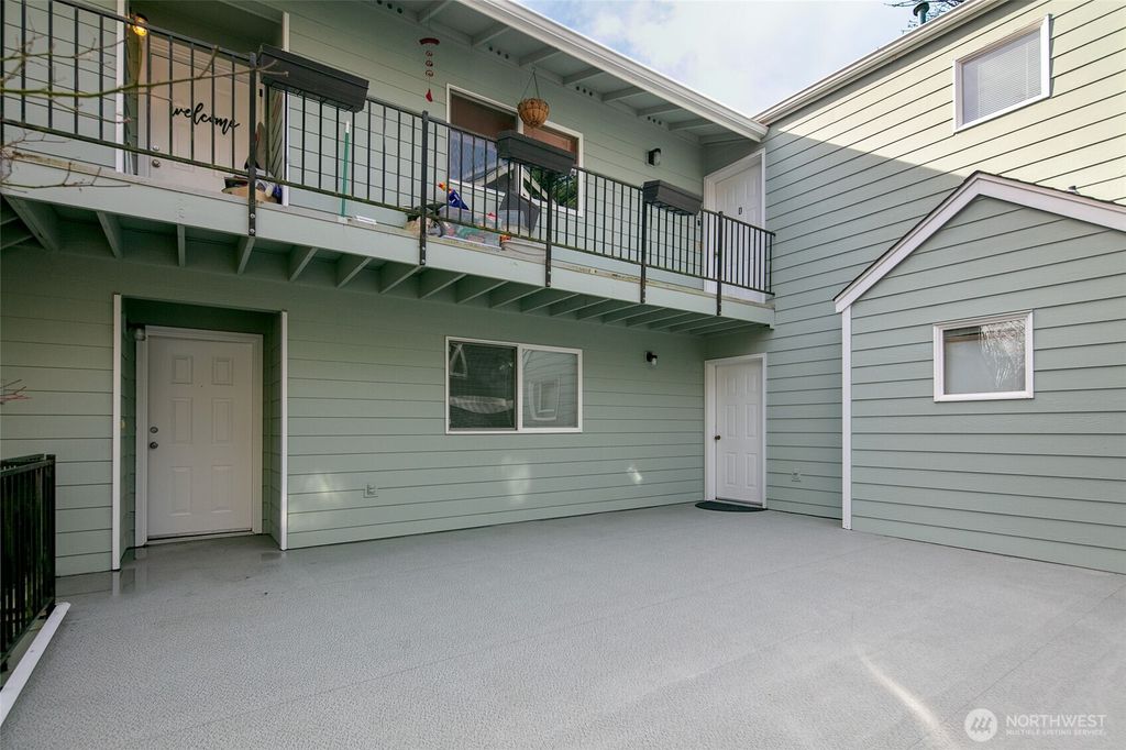 Photo of 9741 Woodlawn Avenue N, Seattle, WA 98103 (MLS # 2487162)