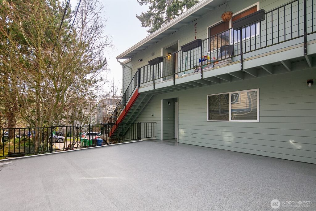 Photo of 9741 Woodlawn Avenue N, Seattle, WA 98103 (MLS # 2487162)