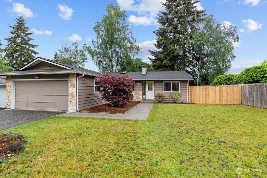 Photo of 12019 NE 136th Place, Kirkland, WA 98034 (MLS # 2244816)