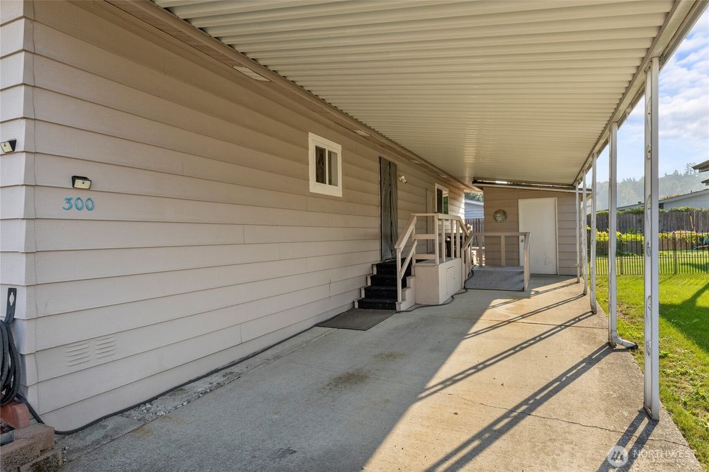 Photo of 1402 22nd Street NE #300, Auburn, WA 98002 (MLS # 2428170)