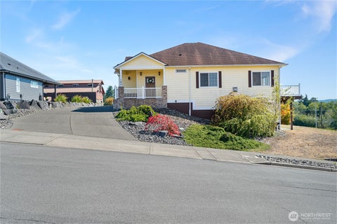 Photo of 190 Hemlock Street, Montesano, WA 98563 (MLS # 2580697)