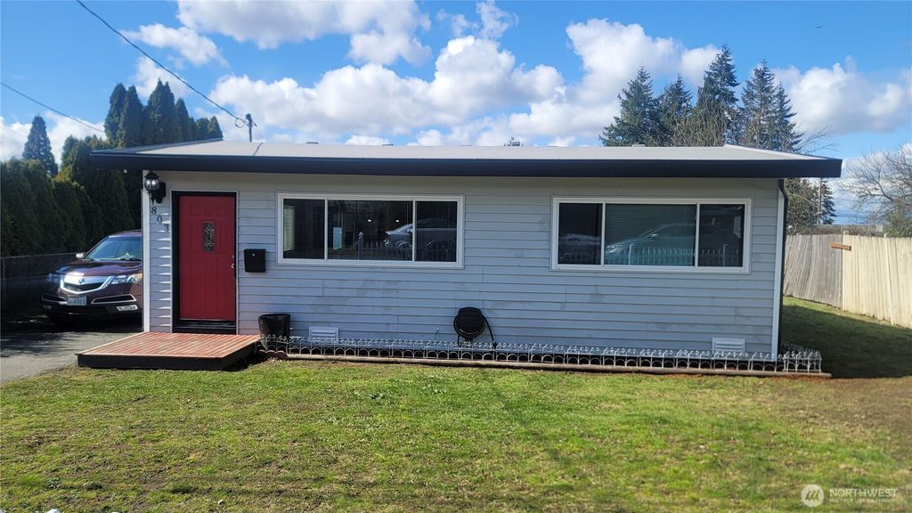 Photo of 803 Dayton Avenue NE, Renton, WA 98056 (MLS # 2470110)