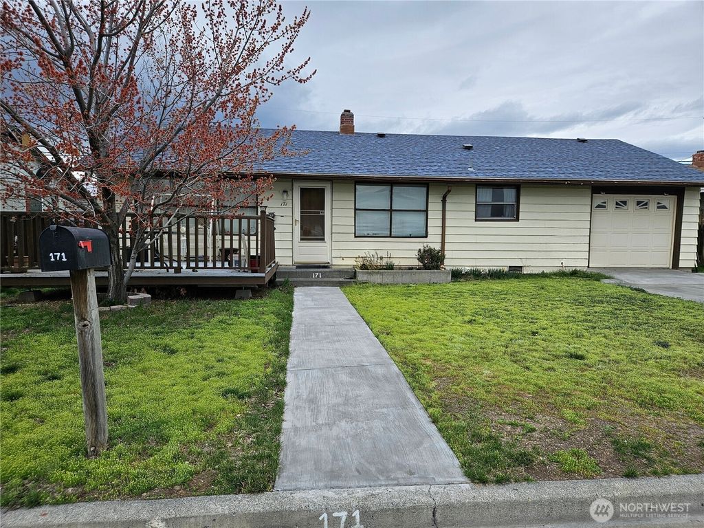 Photo of 171 Ivy Street SE, Ephrata, WA 98823 (MLS # 2495831)