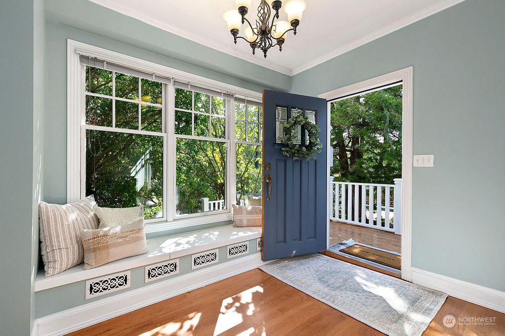 Photo of 320 Garfield Street, Seattle, WA 98109 (MLS # 2159037)