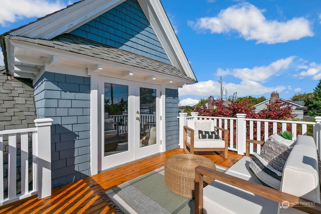 Photo of 320 Garfield Street, Seattle, WA 98109 (MLS # 2159037)