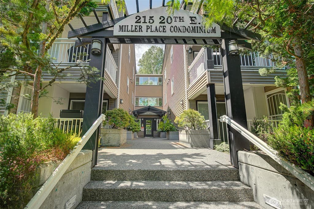 Photo of 215 20th Avenue E #307, Seattle, WA 98112 (MLS # 2539111)