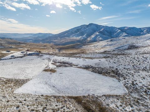 Photo of 12 Charlie Drive, Pateros, WA 98846 (MLS # 2459386)