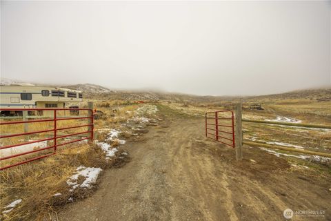 Photo of 12 Charlie Drive, Pateros, WA 98846 (MLS # 2459386)