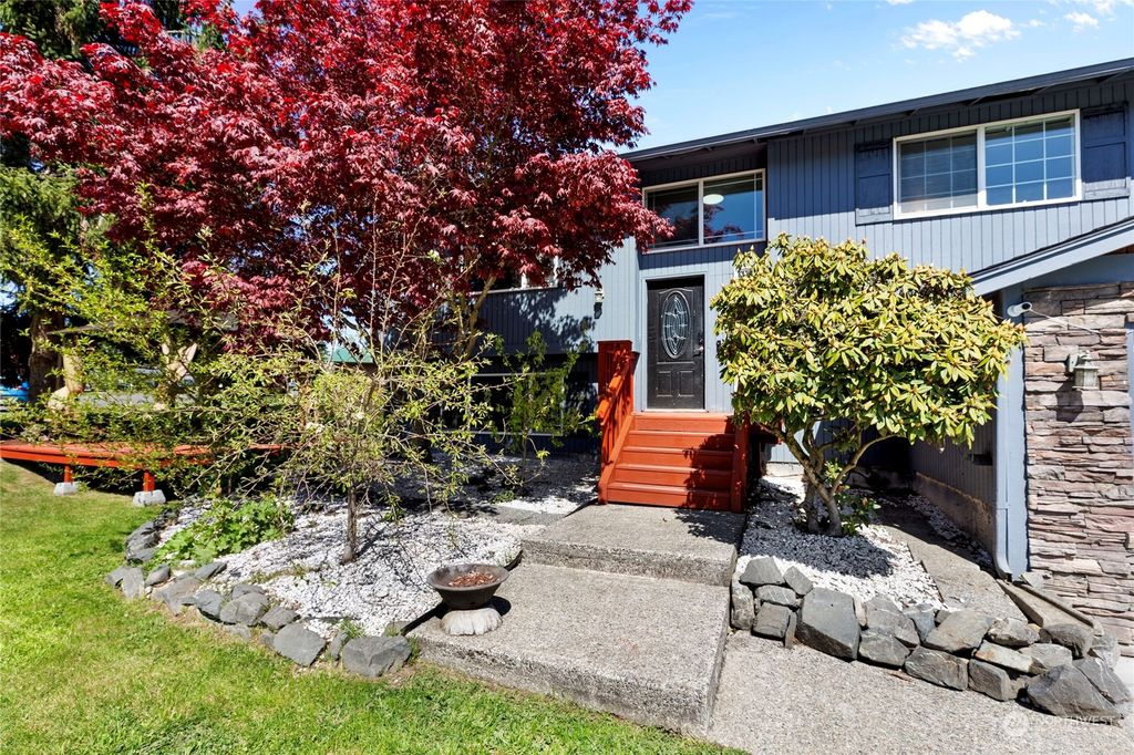 Photo of 11921 24th Place NE, Lake Stevens, WA 98258 (MLS # 2217545)