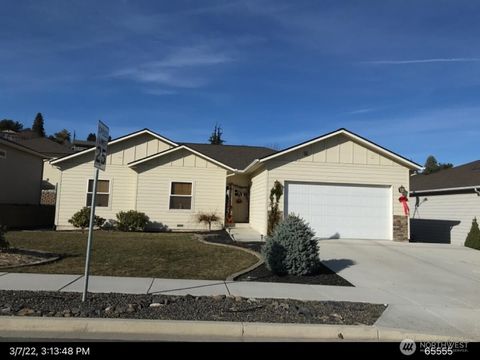 Photo of 1874 Maiden Lane, Wenatchee, WA 98801 (MLS # 2457577)