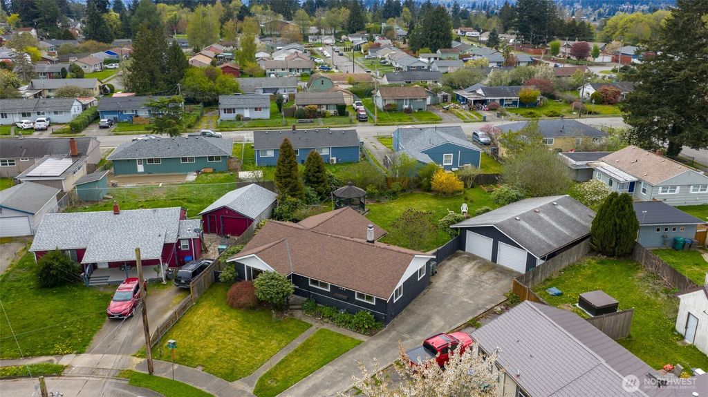 Photo of 923 E 32nd Street, Bremerton, WA 98310 (MLS # 2466226)