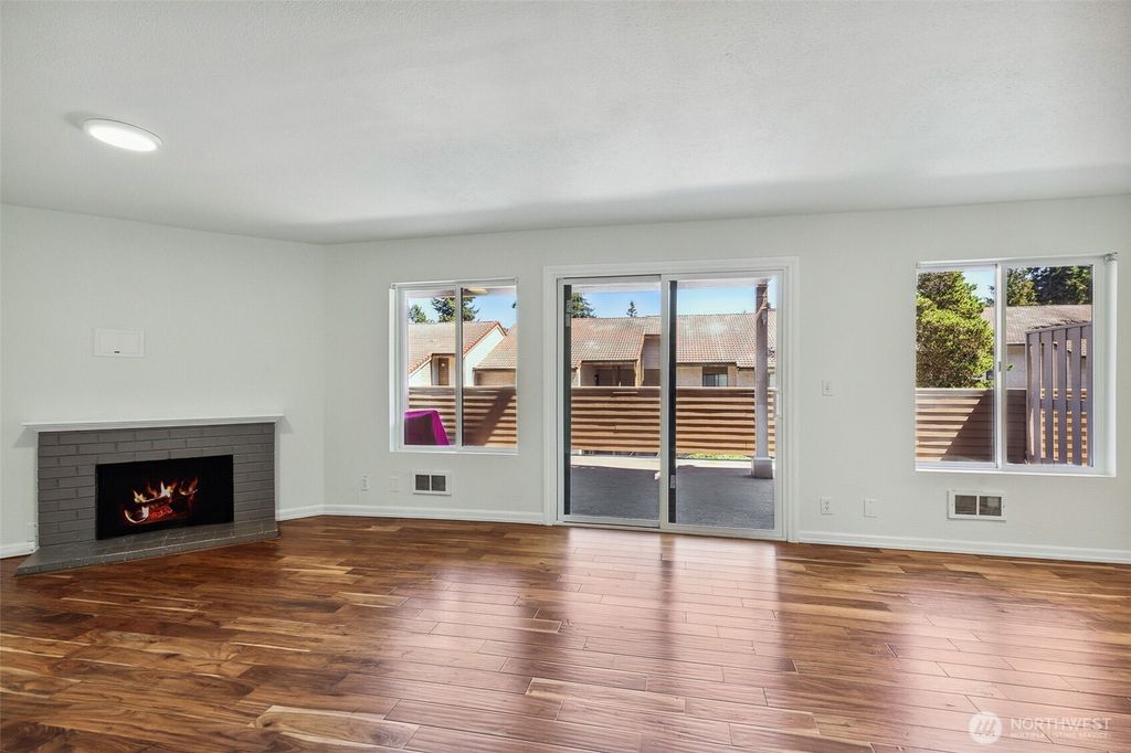 Photo of 10410 NE 32nd Place #D103, Bellevue, WA 98004 (MLS # 2457482)