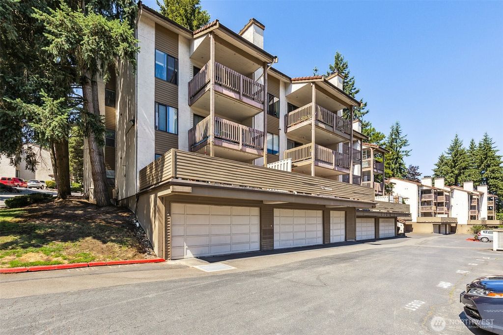 Photo of 10410 NE 32nd Place #D103, Bellevue, WA 98004 (MLS # 2457482)