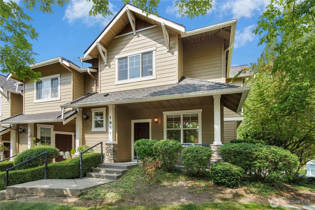 Photo of 1901 NE Killian Lane, Issaquah, WA 98029 (MLS # 2568331)