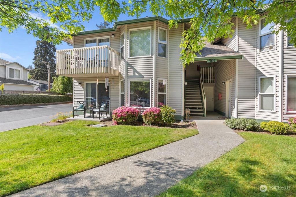 Photo of 301 9th Street #1, Snohomish, WA 98290 (MLS # 2069354)