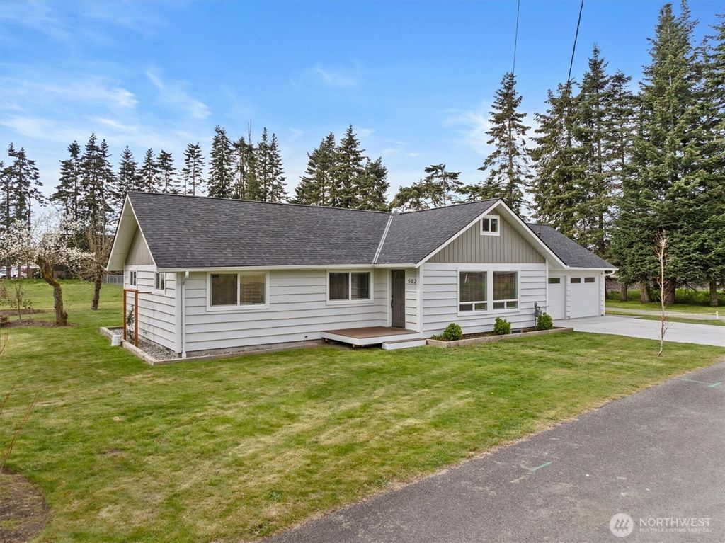 Photo of 502 19th Street NW, Puyallup, WA 98371 (MLS # 2506632)