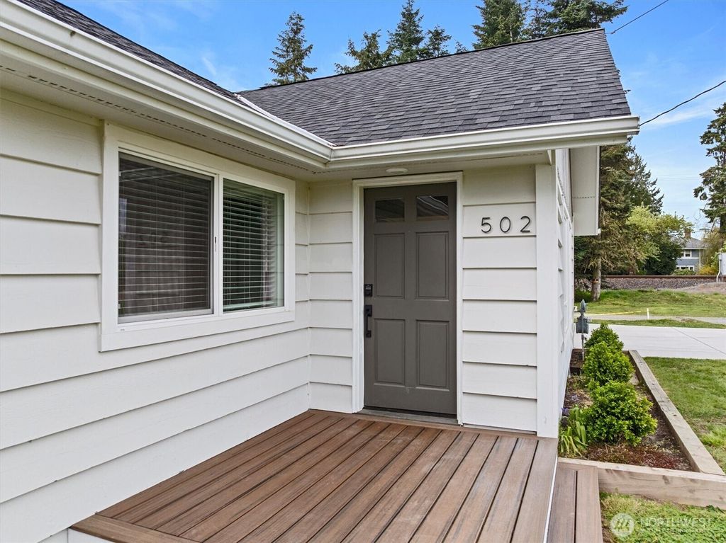 Photo of 502 19th Street NW, Puyallup, WA 98371 (MLS # 2506632)