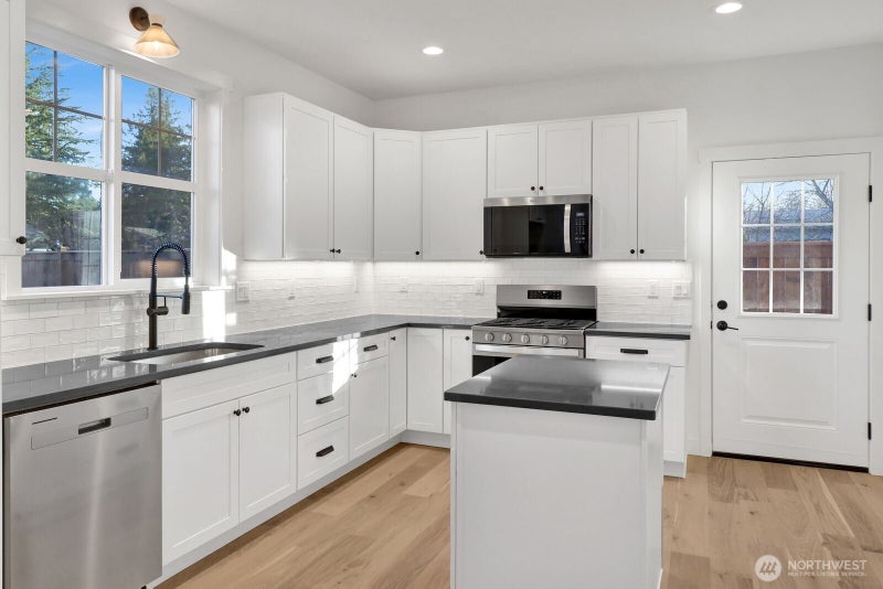 530 E Sunset Drive 14