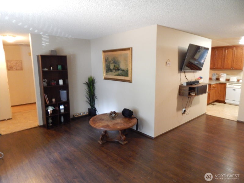 522 Penguin Court SE