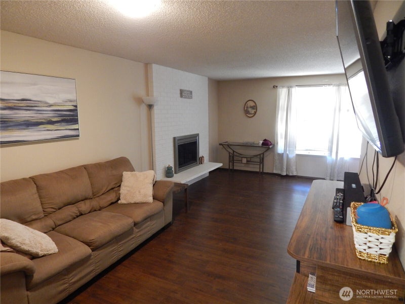 522 Penguin Court SE