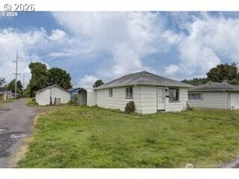 Photo of 105 redpath Street, Kelso, WA 98675 (MLS # 2555063)