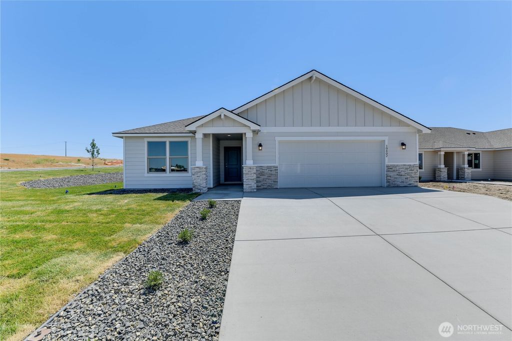 Photo of 320 N Montana Street, Moses Lake, WA 98837 (MLS # 2517086)