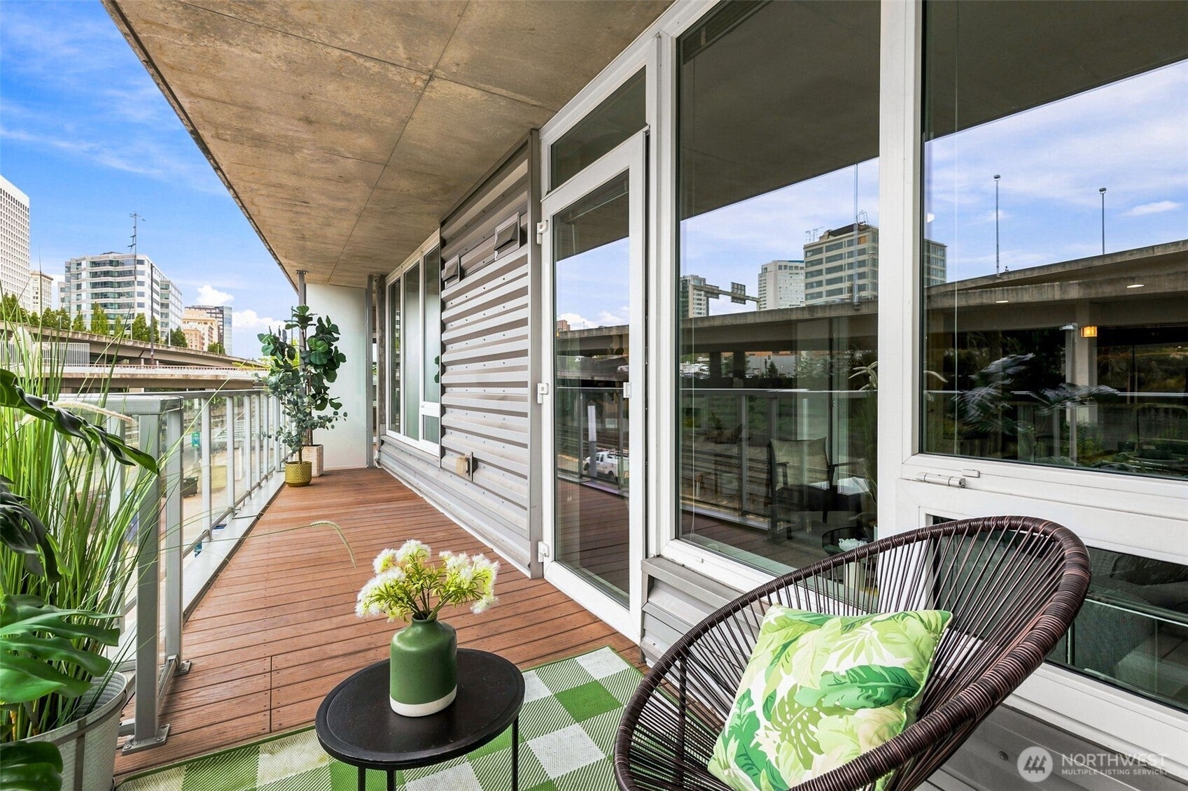 1515 Dock Street 202
