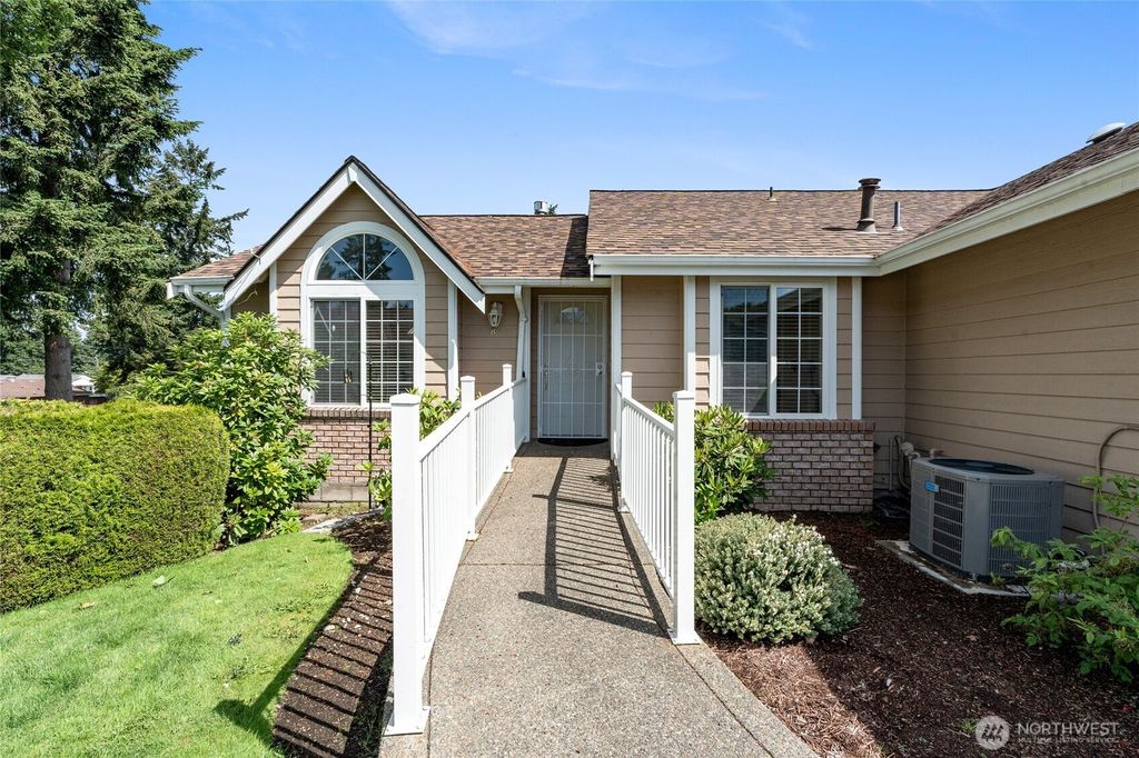 Photo of 8 Lakewood Oaks Drive SW, Lakewood, WA 98499 (MLS # 2543201)