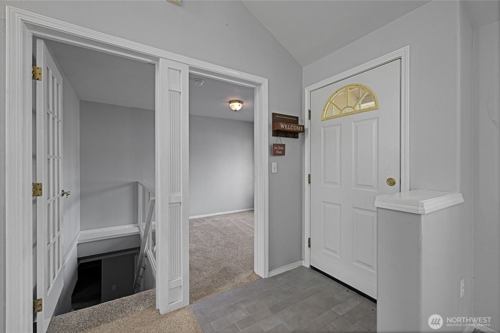 Photo of 8 Lakewood Oaks Drive SW, Lakewood, WA 98499 (MLS # 2543201)