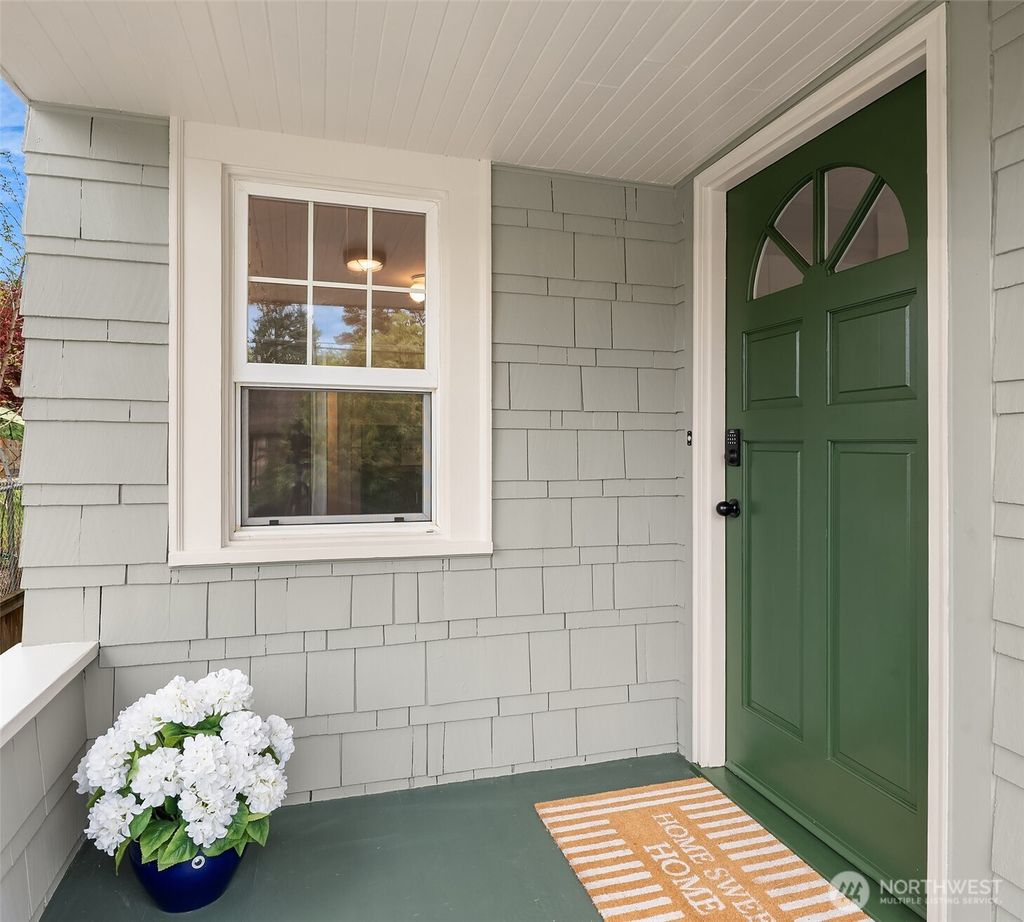 Photo of 6044 25th Avenue NE, Seattle, WA 98115 (MLS # 2509426)