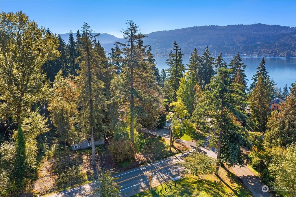 Photo of 19 XXX SE 24th Way, Sammamish, WA 98075 (MLS # 2170734)