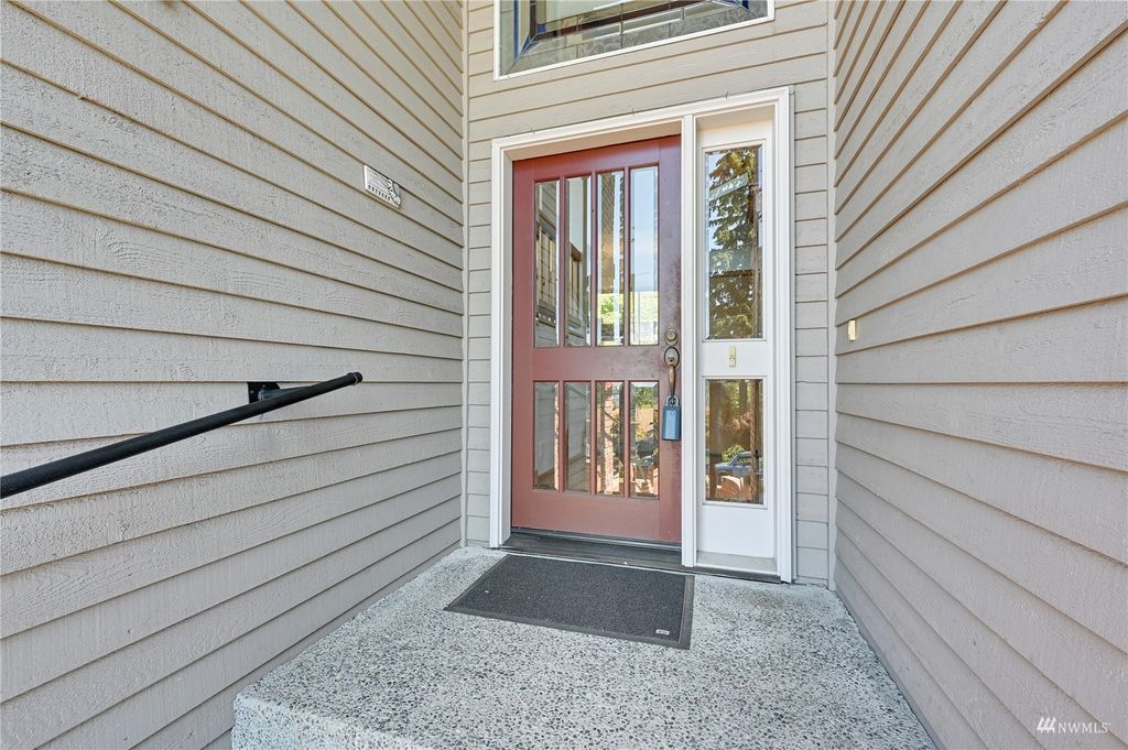 Photo of 15548 62nd Avenue NE, Kenmore, WA 98028 (MLS # 1981645)