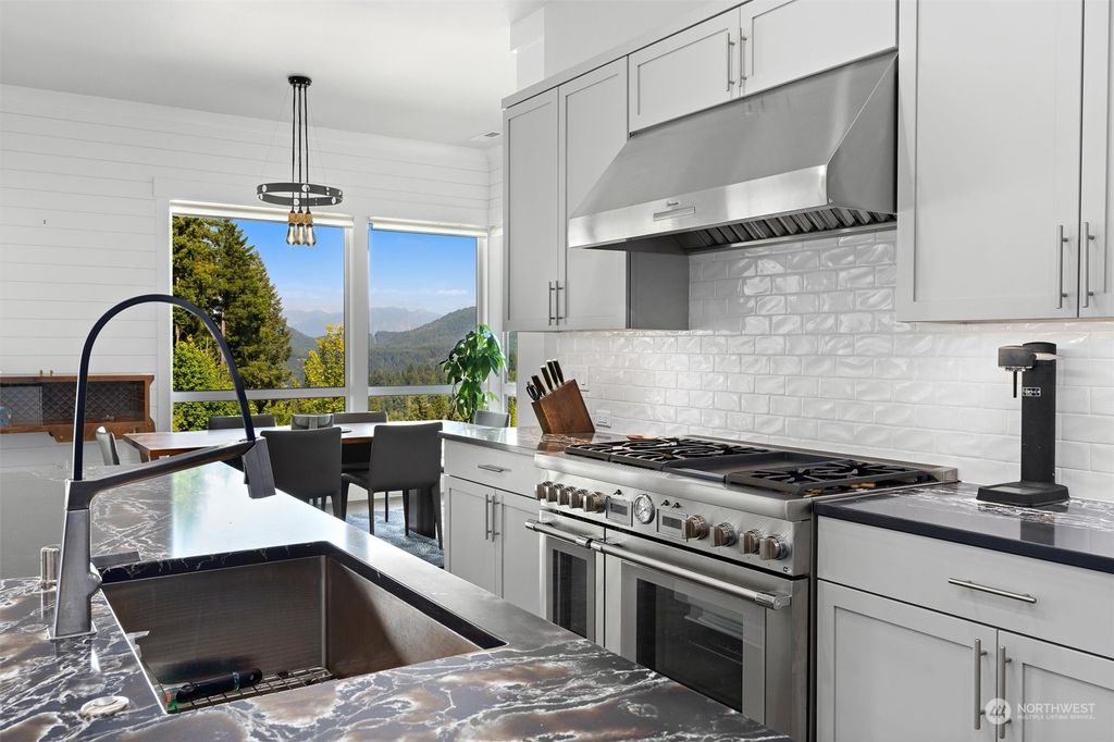 Photo of 2547 NW Si View Lane, Issaquah, WA 98027 (MLS # 2195955)